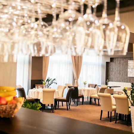 Azul Hotel & Restaurant Partizánske Dış mekan fotoğraf