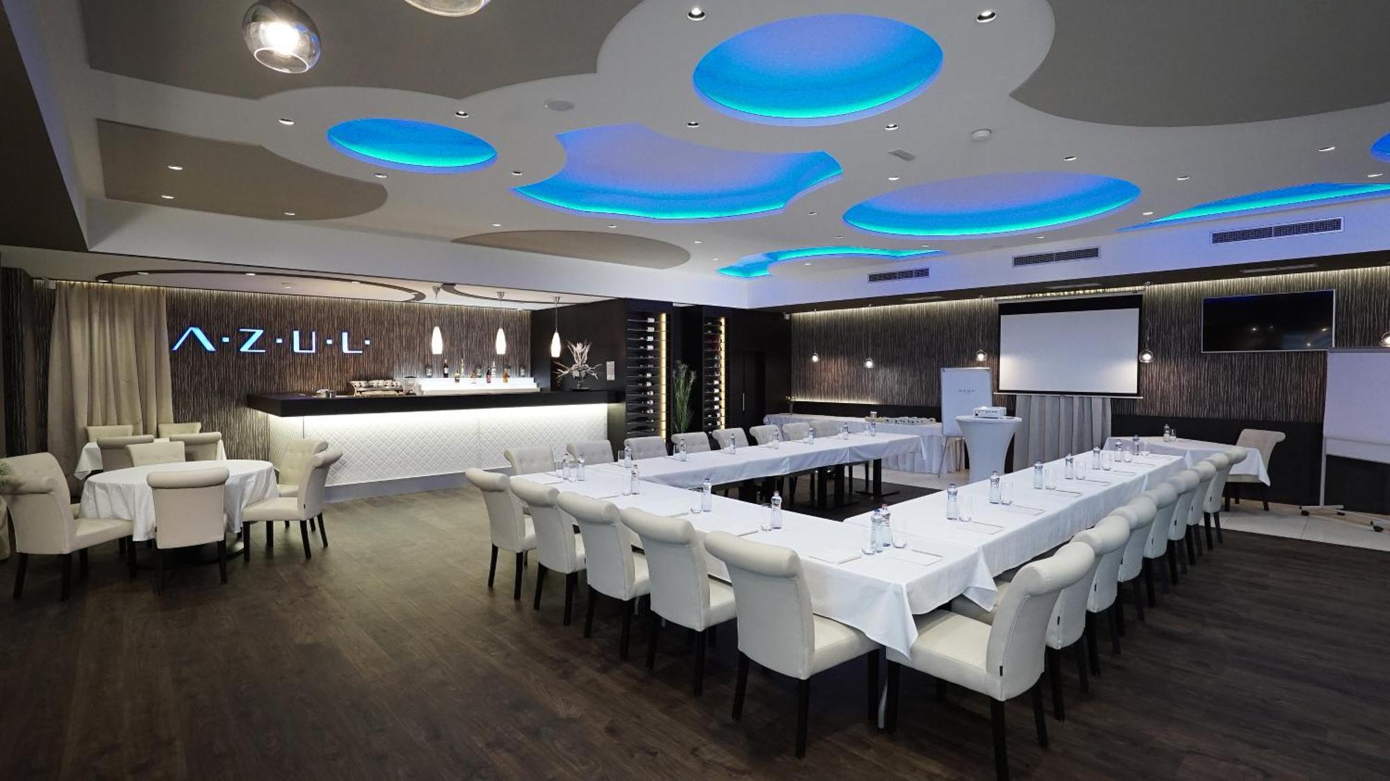 Azul Hotel & Restaurant Partizánske Dış mekan fotoğraf