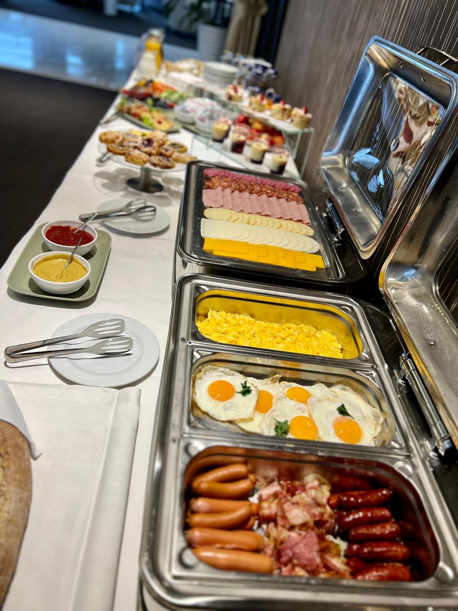 Azul Hotel & Restaurant Partizánske Dış mekan fotoğraf