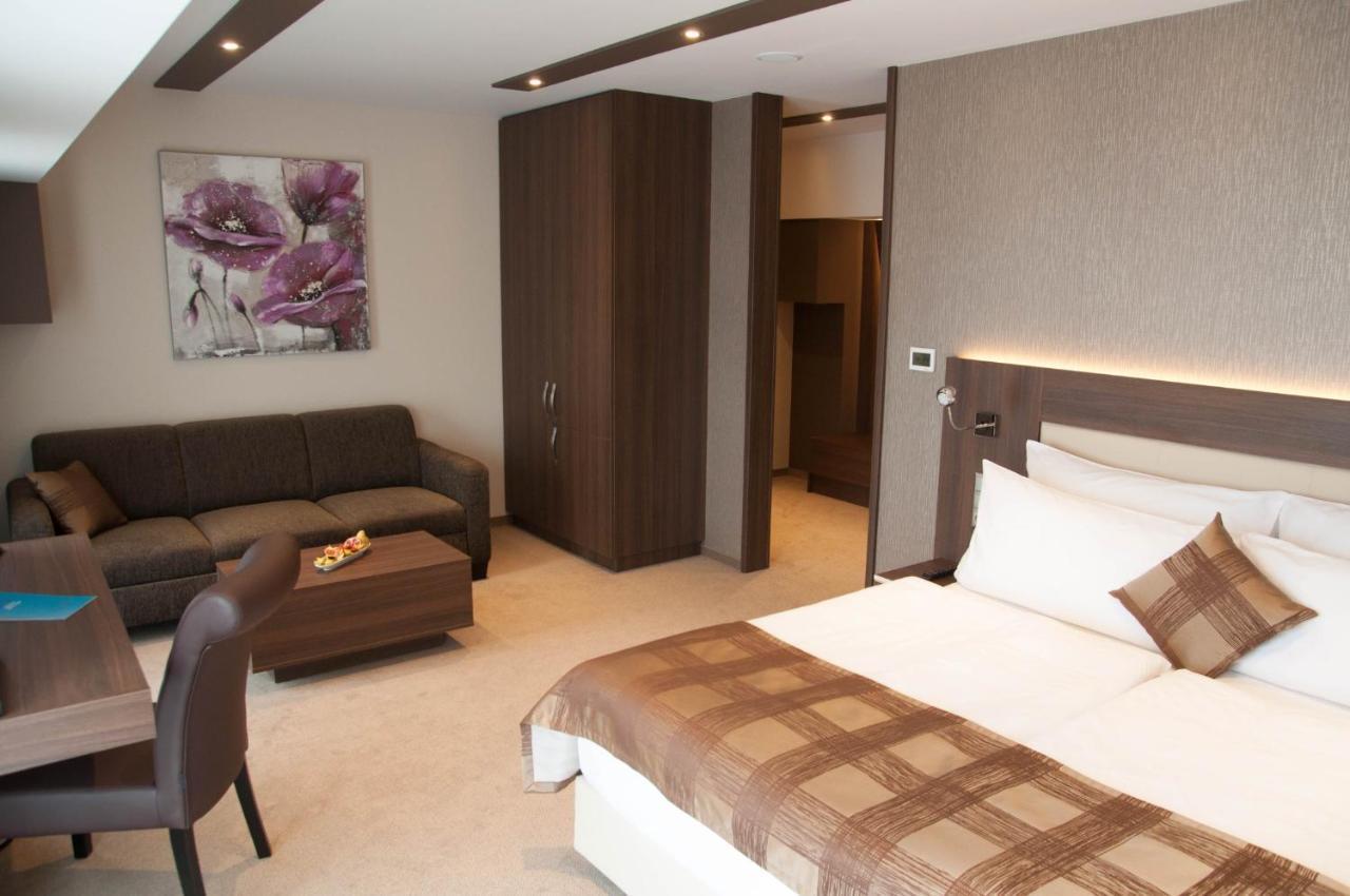 Azul Hotel & Restaurant Partizánske Dış mekan fotoğraf